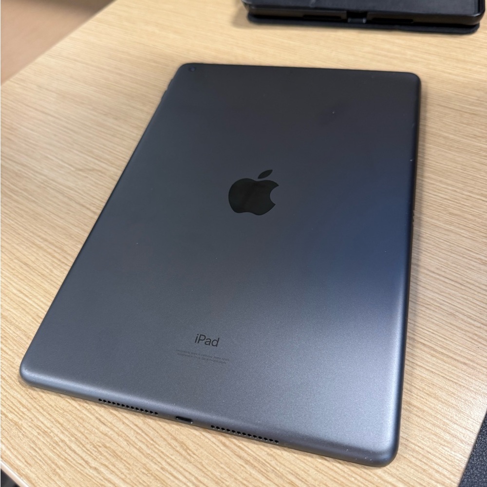 9th Gen Apple Ipad + Apple Pencil (1st Gen)